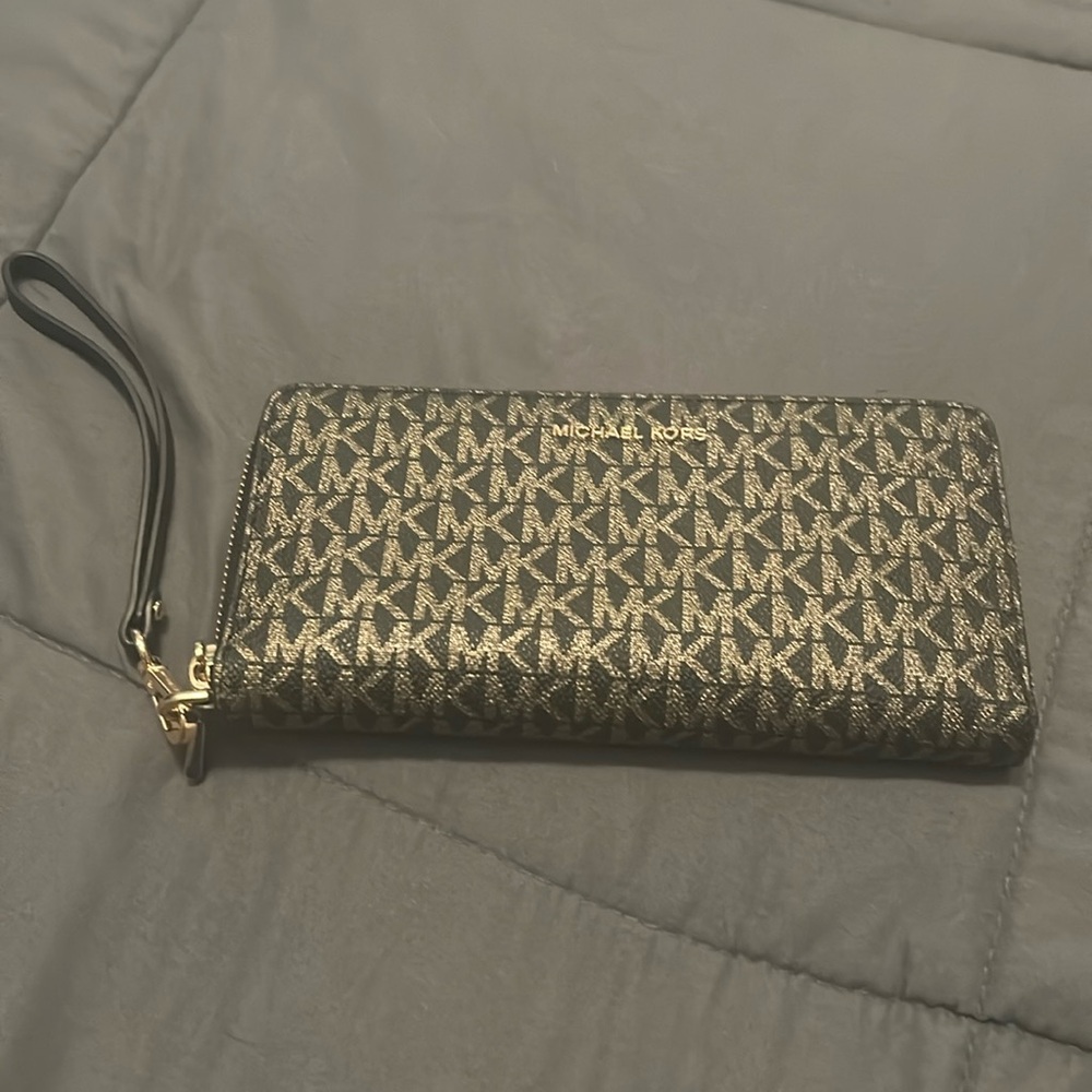 New, never used Michael Kors wallet!